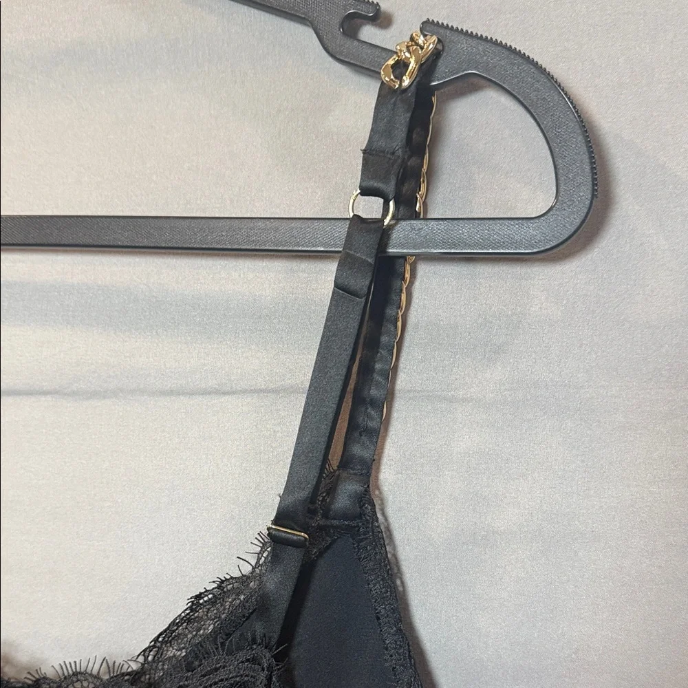 Victoria’s Secret Black Satin Lace Chain Strap Cami Tank Top Size L‎